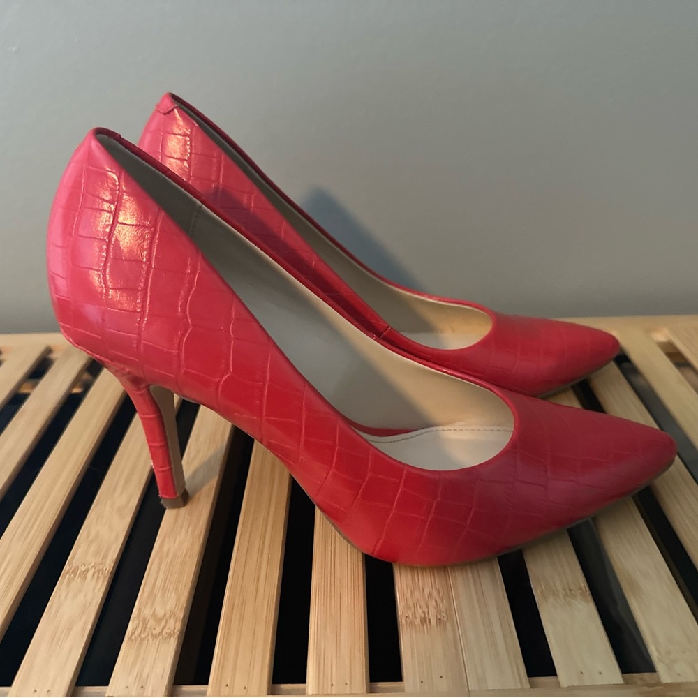 Nine West Hot Pink Snakeskin Pumps Size 8.5 - Picture 2 of 4